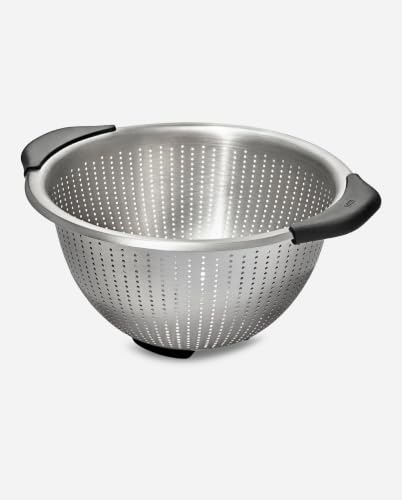 Bottom base of the OXO Good Grips stainless steel strainer