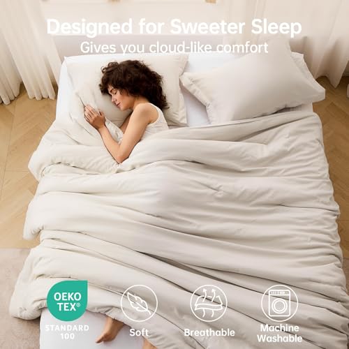 Beige 3-piece bedding set on bed