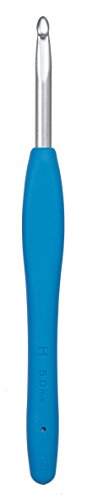 Ergonomic handle of the Clover Amour crochet hook