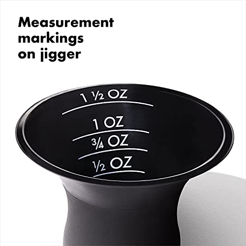 Built-in strainer of OXO cocktail shaker