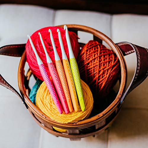 Ergonomic handle grip on Prym crochet hooks