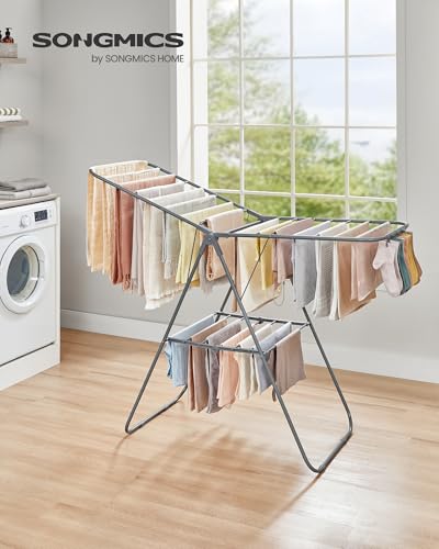 Foldable laundry rack with adjustable wings