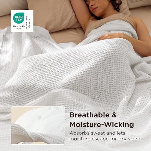 Bedsure Queen size white blanket on bed