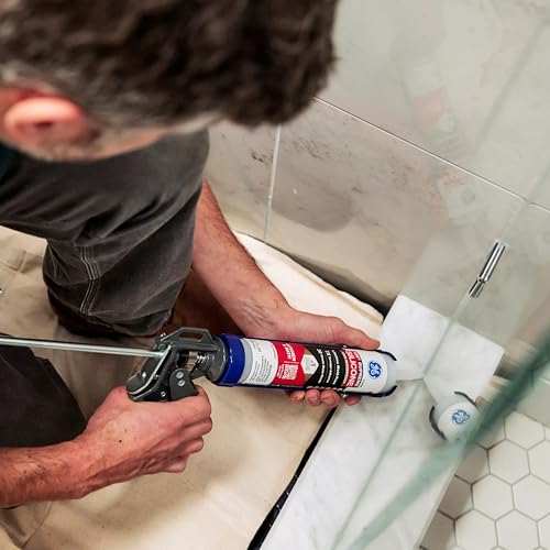 Sealing a bathtub edge with GE silicone