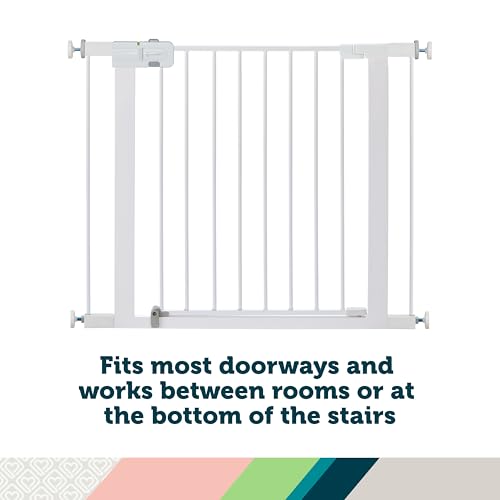 Safety 1st gate two-action handle detail