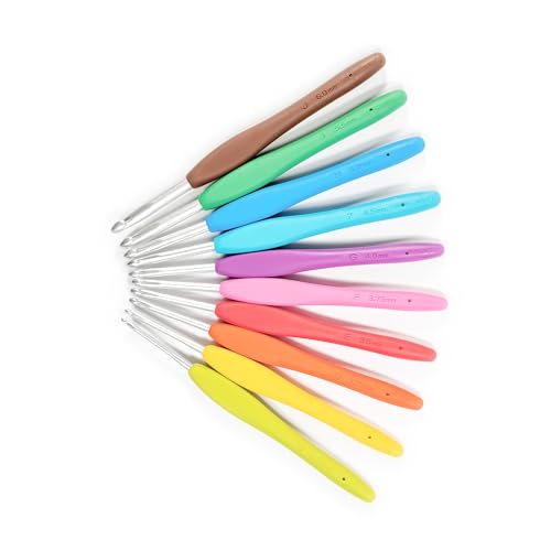 Clover crochet hooks displayed by size