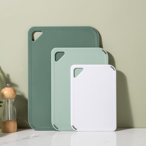 Set of 3 green cutting boards stacked