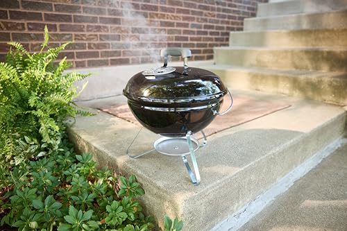 Weber Smokey Joe porcelain-enamel finish