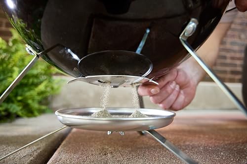 Weber grill lid holder feature