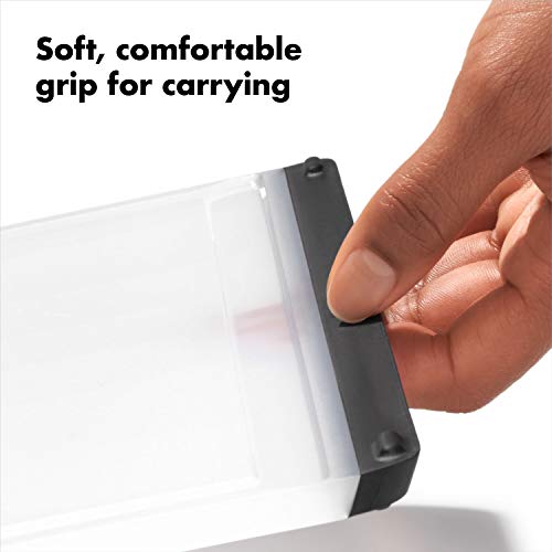 Easy-pour corner of the OXO cutting board