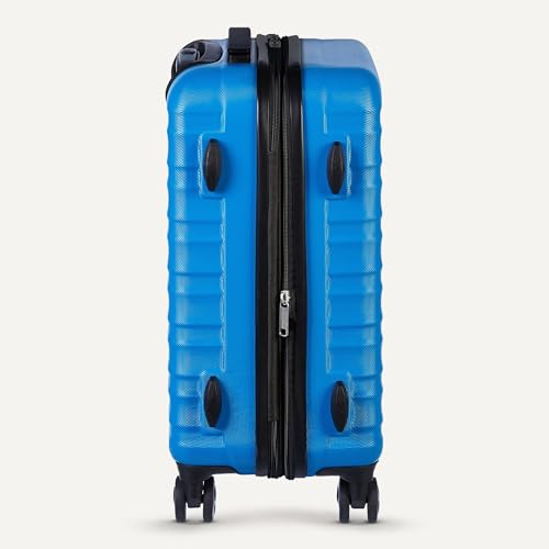Telescoping handle on medium checked luggage