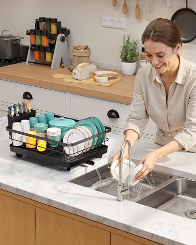 Assembled drying rack with dishes