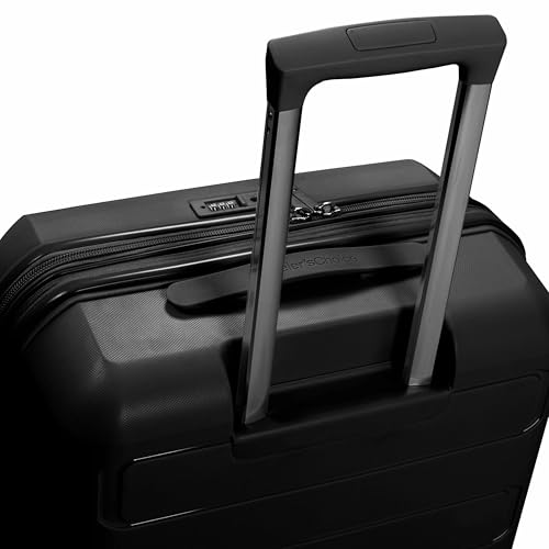 Bottom carry handle and wheel detail