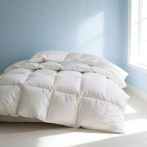 Martha Stewart Luxury White Goose Feathers Down Fiber Comforter front view