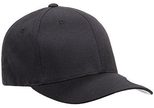 Silver undervisor detail on Flexfit cap