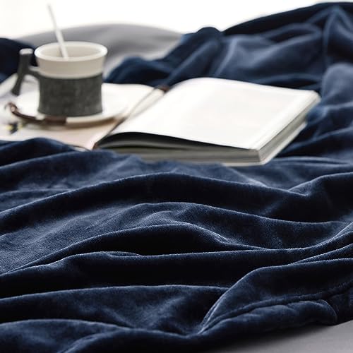 Bedsure blanket in navy blue color