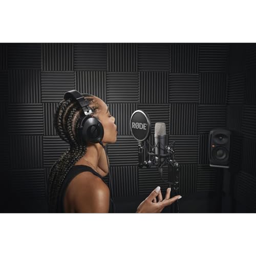 Rode NT1 Signature microphone side view