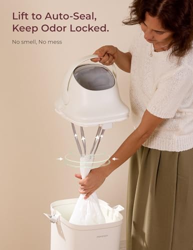 Childproof lock feature on Momcozy pail