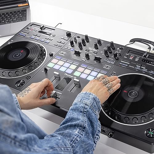 Pioneer DJ DDJ-REV5 close up of effects