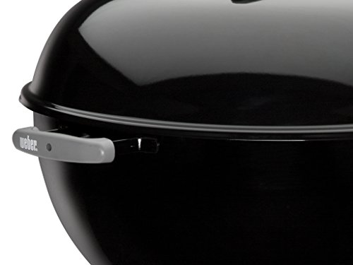 Angled lid hook feature on Weber grill