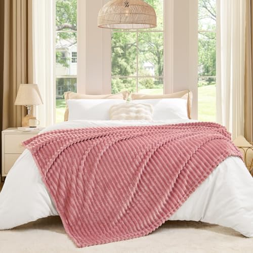 Detailed stitching on the edge of the BEDELITE blanket