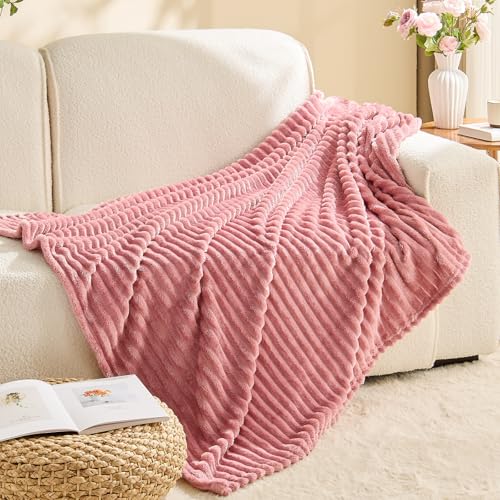 Lifestyle shot of the BEDELITE throw in a living room
