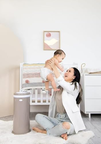 Closed sliding lid of Ubbi diaper pail