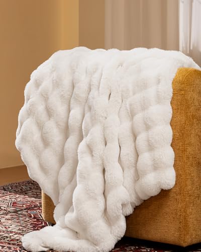 Close up of bubble texture on blunique blanket