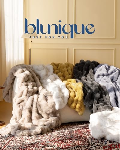 Folded 50x60 blunique faux fur blanket