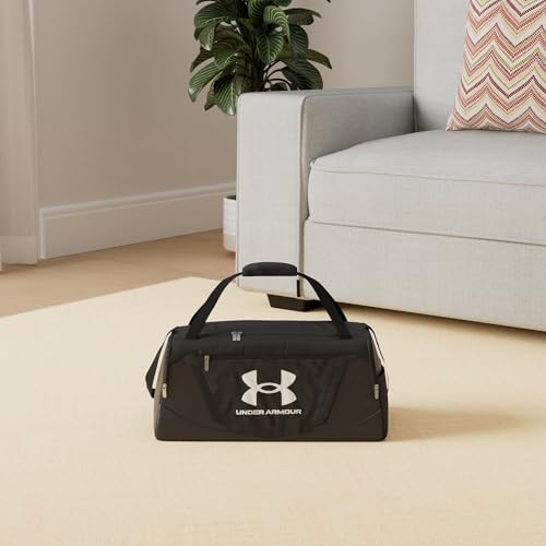 UA Undeniable 5.0 Duffle laundry pocket